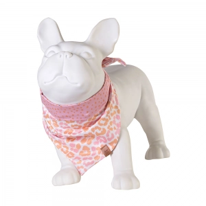cachorro com bandana dois em um da cor rosa e estampa animal print de oncinha