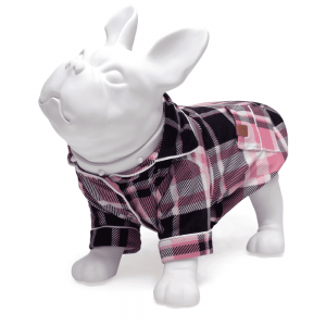 pijama luli xadrez rosa para pet vestido em manequim de cachorro